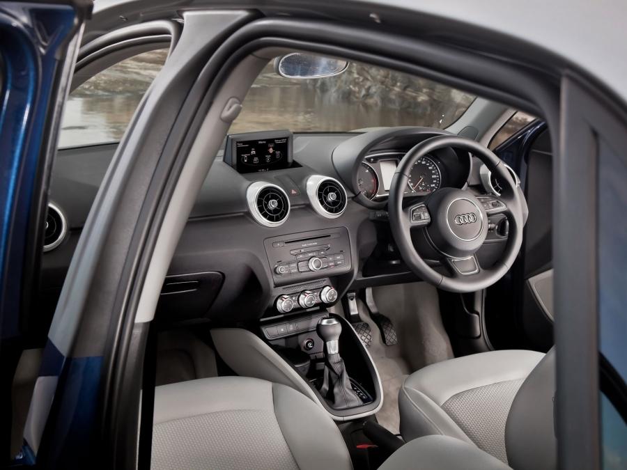 Интерьер Audi A1 Sportback TDI (8X) 2012 года  (AU) (фото 20 из 20)